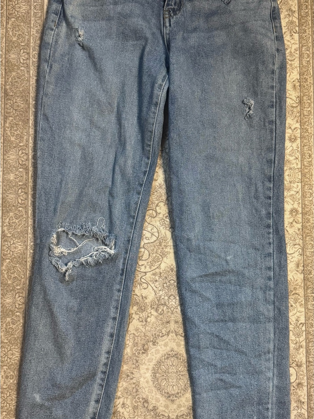 Rewash Women's Light Blue Boyfriend Jeans with Distressed Knee